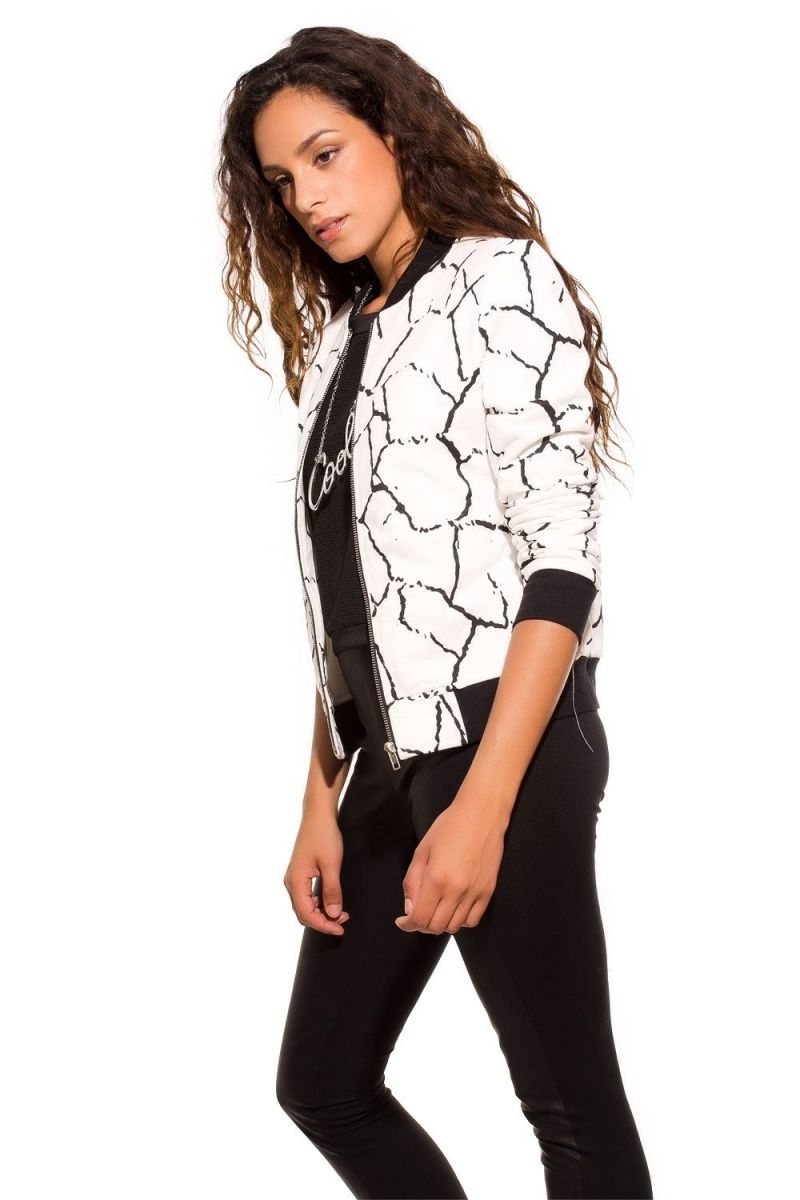 Chaqueta comber estampado blanco y negro